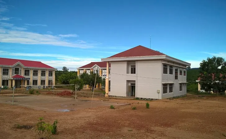 Trường THPT Nguyễn Huệ
